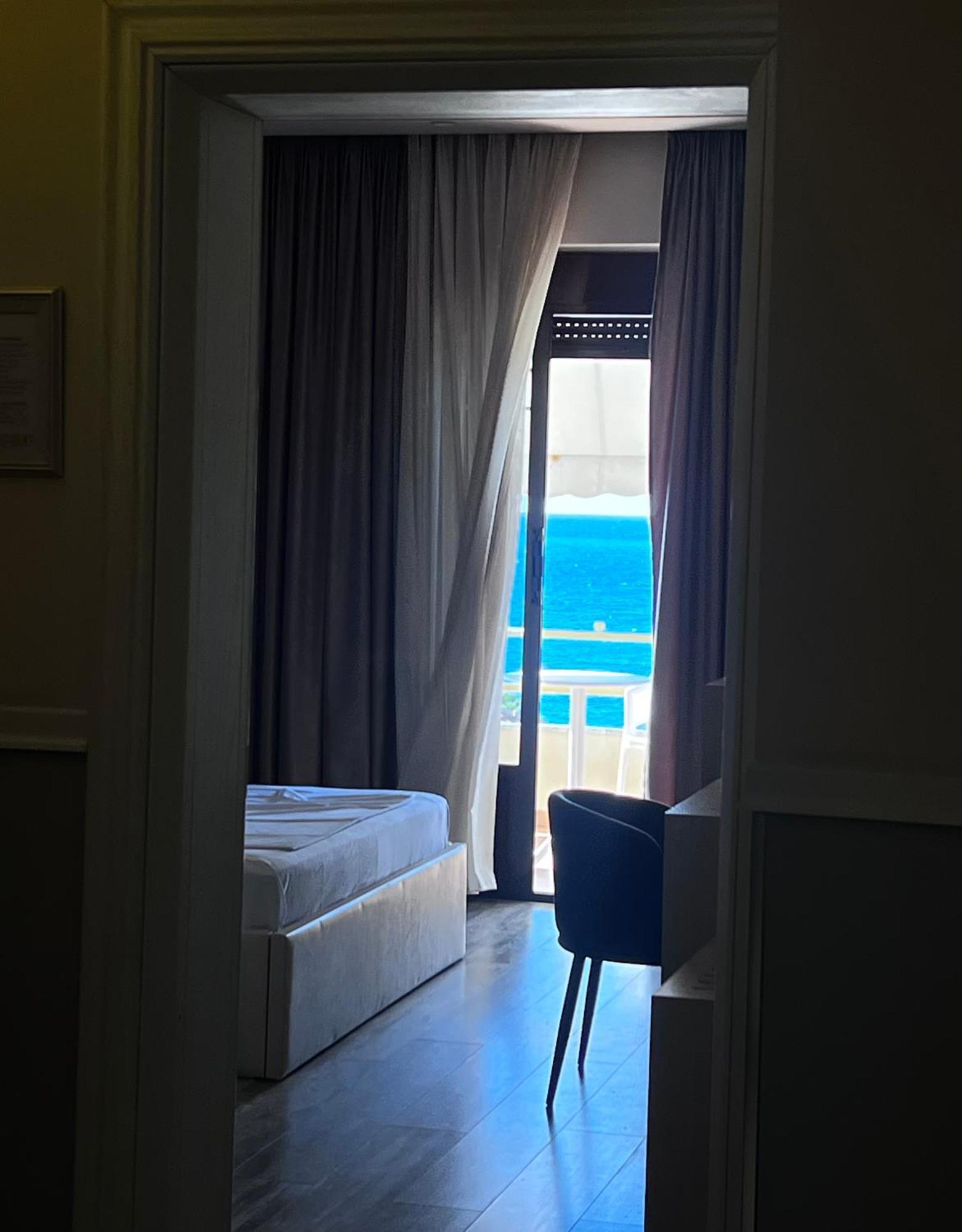 Hotel Lungomare Vlore Ngoại thất bức ảnh
